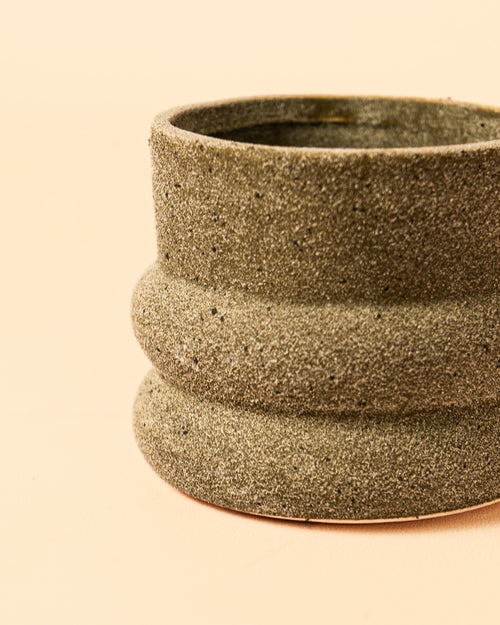 Wave- Mini Maceta Cerámica Dark Grey detalle